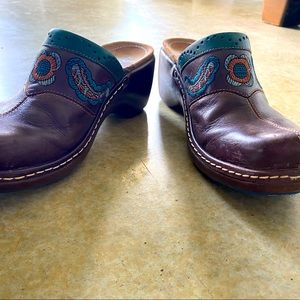 Size 8 Leather upper Indigo by Carls clogs/slip on shoes.